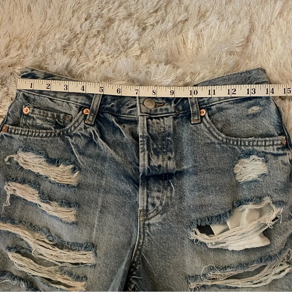 Free People We The Free Maggie Denim Cutoff Shorts Size 26 Light Stone - Picture 11 of 16
